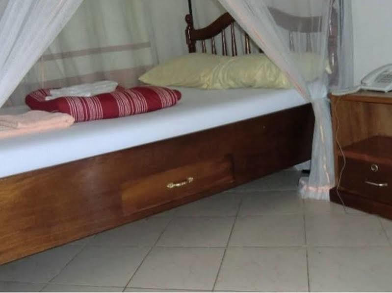 Keba Inn Lyamutundwe Extérieur photo