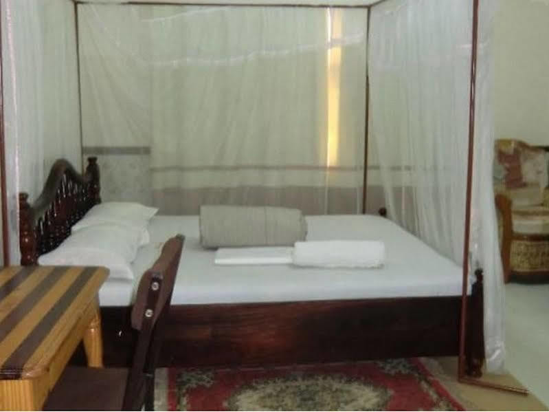 Keba Inn Lyamutundwe Extérieur photo