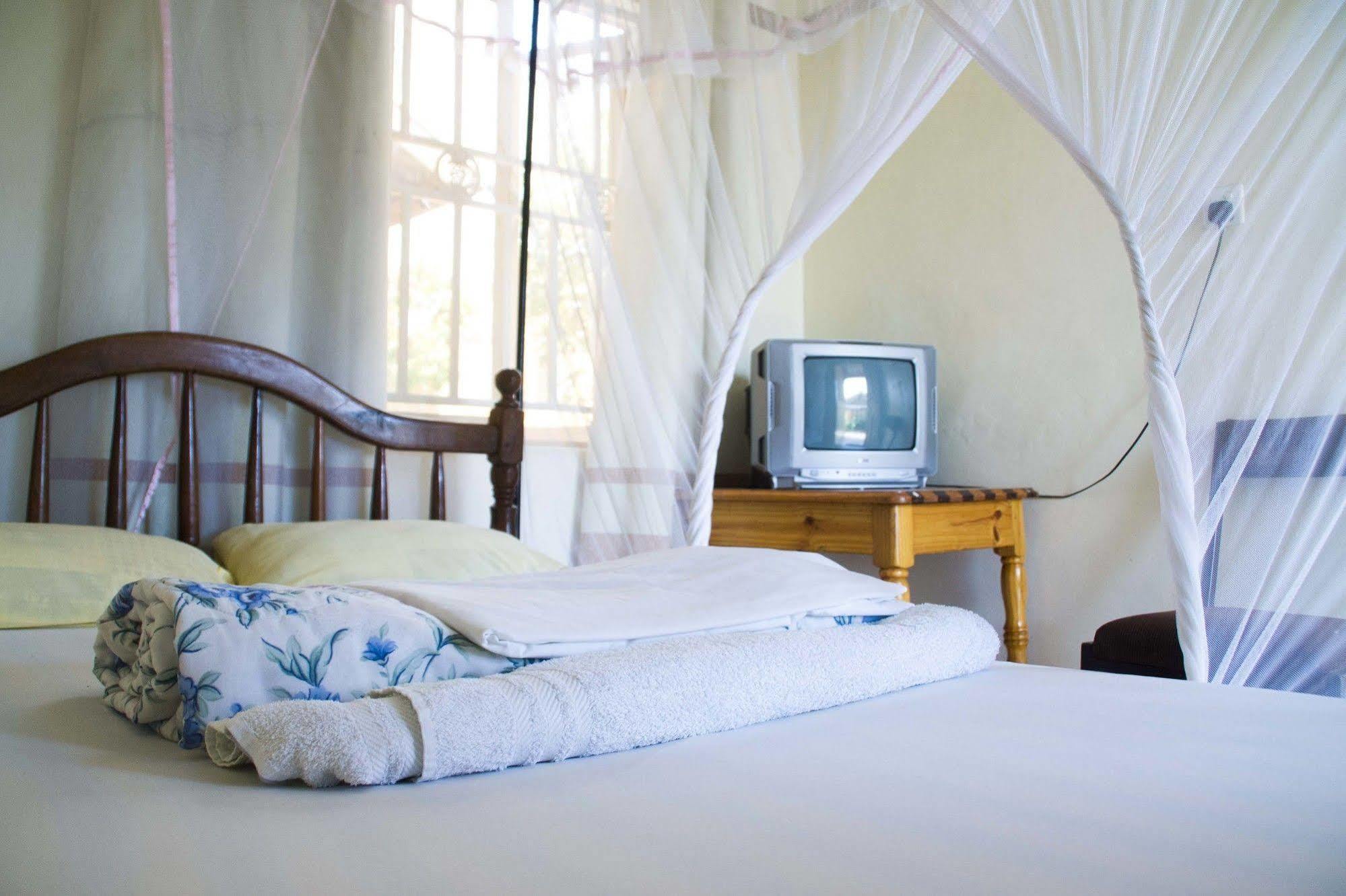 Keba Inn Lyamutundwe Extérieur photo
