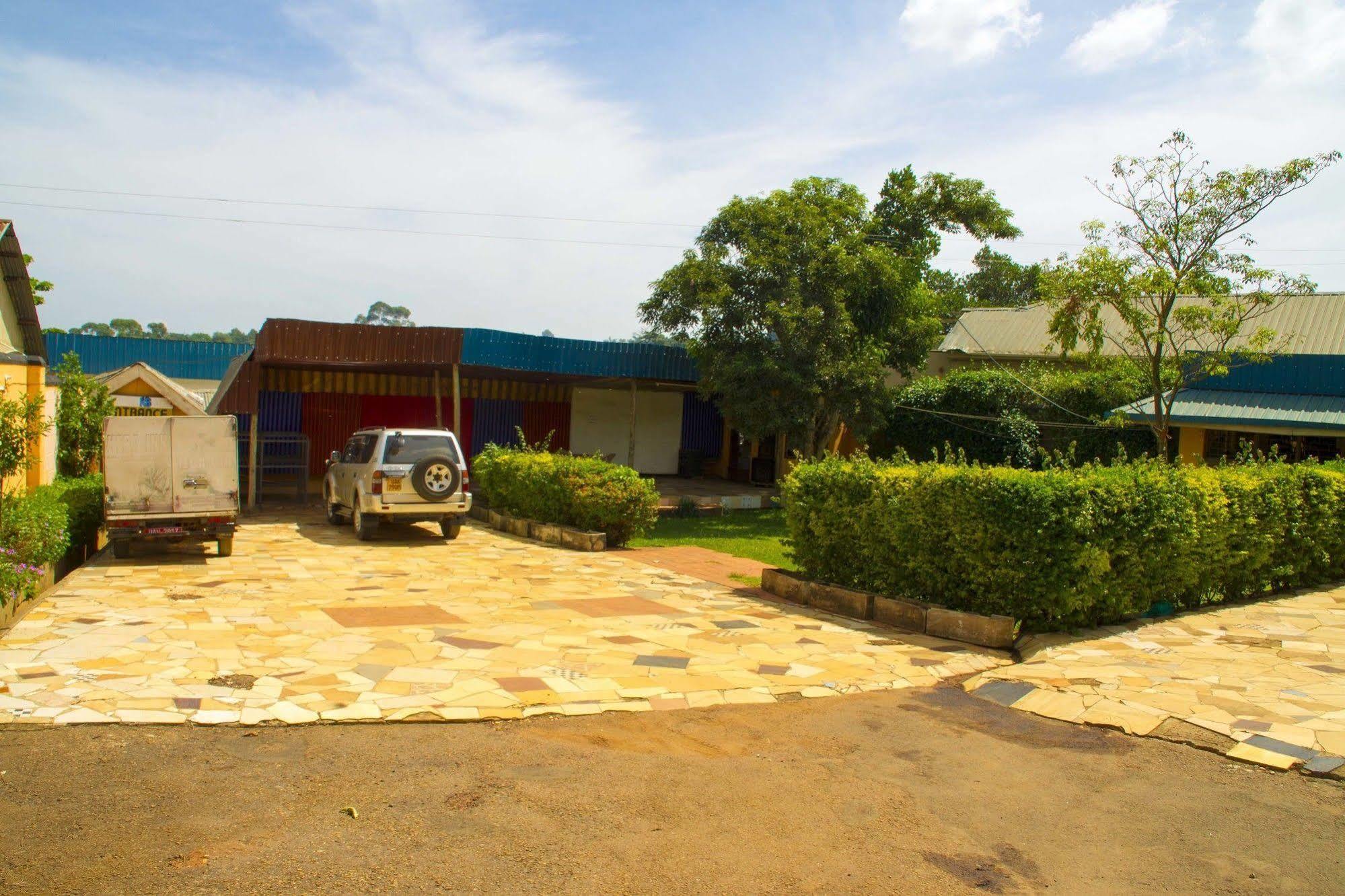 Keba Inn Lyamutundwe Extérieur photo