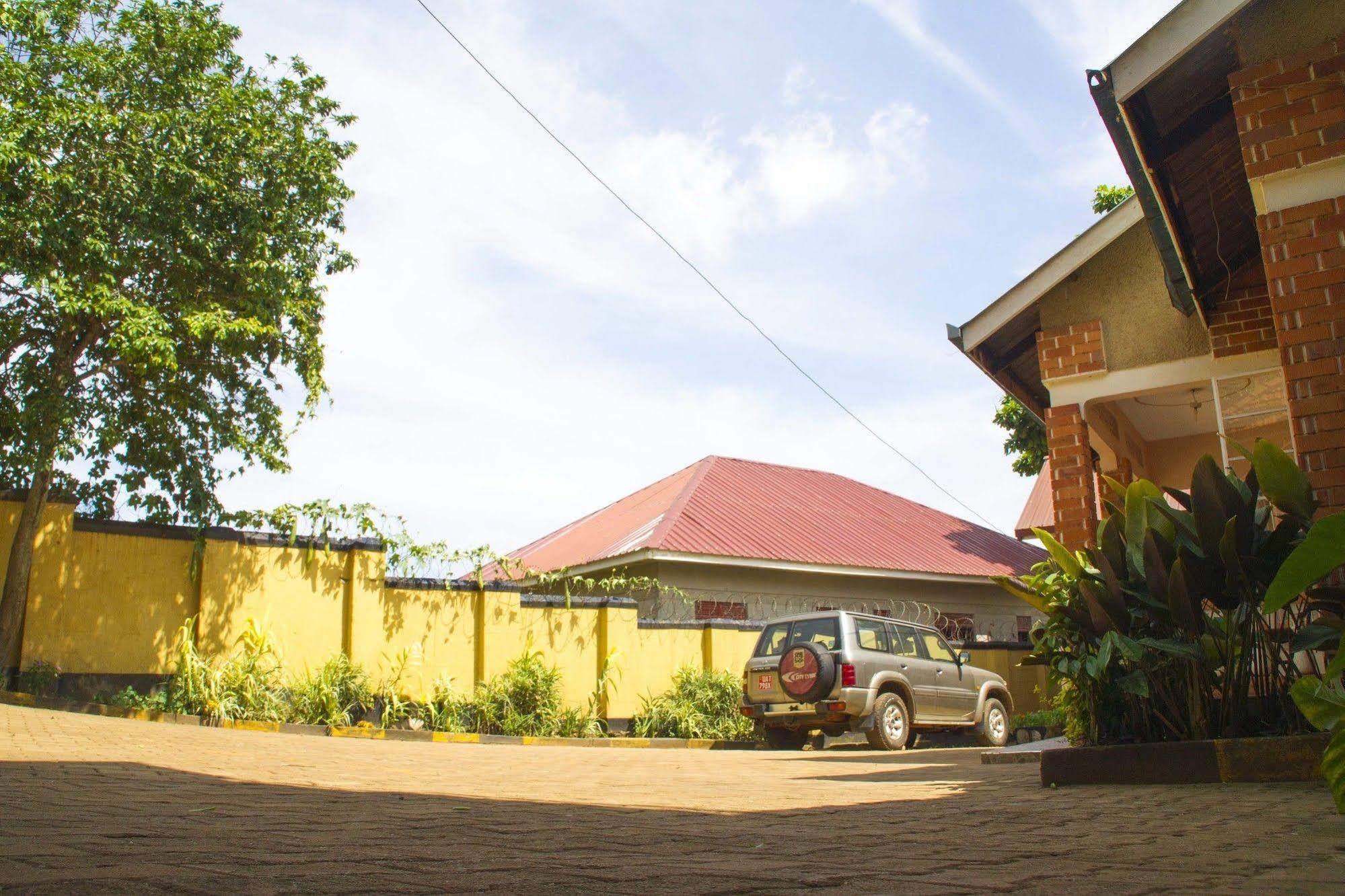 Keba Inn Lyamutundwe Extérieur photo